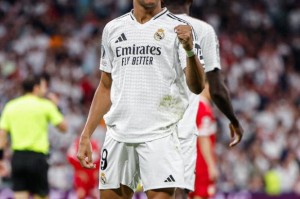 姆巴佩禁赛缩减震动西甲！皇马高层施压助力，巴萨球迷愤怒不满