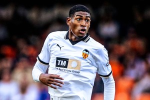 国米锁定20岁西甲天才后卫，2000万欧轻松带走，英超豪门盯上恐截胡