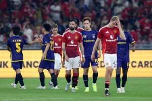 曼联0-1连友谊赛都无缘夺冠！阿莫林怒斥球员没斗志，呼吁球迷多嘘本队