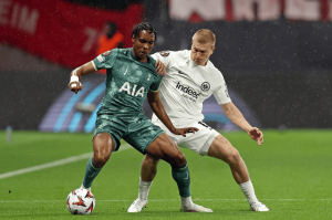 欧联刺激夜！索兰克一锤定音，1-0，热刺掀翻德甲劲旅，晋级四强