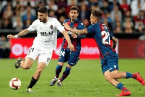 《西甲激战：拉帕马斯绝境求生，巴列卡诺客场争胜》