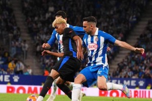 加泰德比成加冕舞台！巴萨2-0锁定西甲冠军