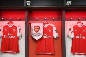 欧冠阿森纳和巴黎的比赛，阿森纳会大胜对手，直接结束欧冠悬念？