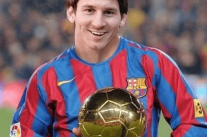 足球员场均1球1助和篮球员场均10+10+10，谁更厉害？