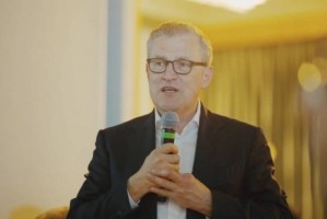 欧冠不重要？拜仁CEO：欧冠只是锦上添花 德甲冠军才是最重要的