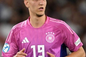 阿森纳转会动态：枪手持续关注德甲前锋，吉克雷斯谈判仍在进行中