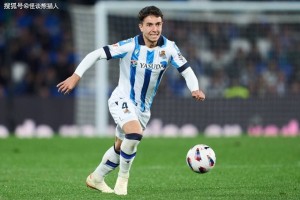 酋长惊雷！皇马主席怒摔手机，阿森纳5100万镑截杀伯纳乌王储