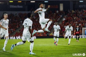 足坛悲喜夜！皇马1-0绝杀，落后榜首4分！巴萨女足4-1切尔西女足