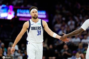 一雪前耻!克莱去年附加赛10中0 今日单节爆砍16分