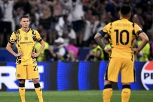 欧冠两年，新王登基，蓝黑色永不退！