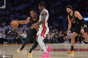 米切尔22分阿伦两双 骑士狂胜热火55分横扫晋级