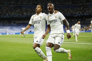 拒绝顶薪续约！皇马高层直言不讳，维尼修斯心生怨气，姆巴佩暗自得意