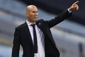 皇马内部分裂危机加剧，齐达内重返引发热议