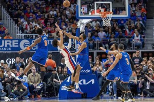 布伦森32+11坎宁安空砍三双 尼克斯逆转活塞系列赛3-1